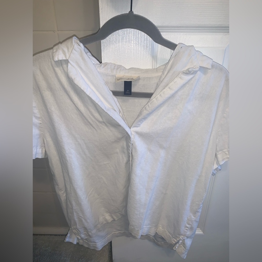 White Shortsleeved Button-up